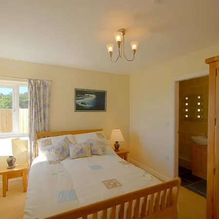 Gadlys Cottage Sea Views Dog Friendly Holyhead Exterior photo