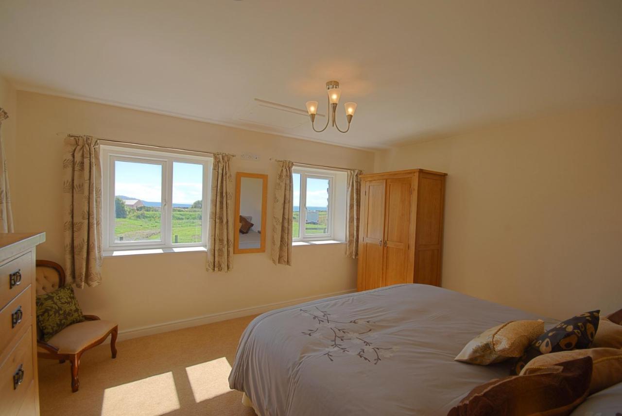Gadlys Sea Views Dog Friendly Holiday home *